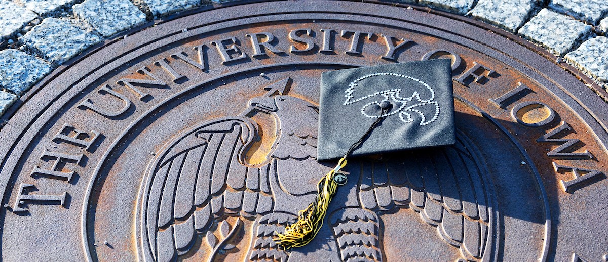 Iowa Seal and Graduation Cap with Souvenir Tassel  