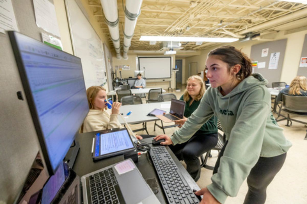 Image: Students in Health and Human Physiology