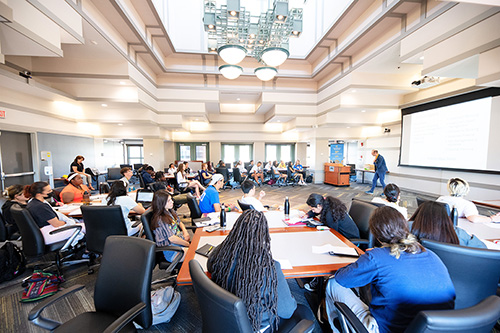 UI students in a large course in Tippie.
