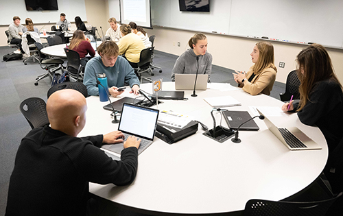 UI students use the laptops in the TILE classroom to participate in an active learning environment.