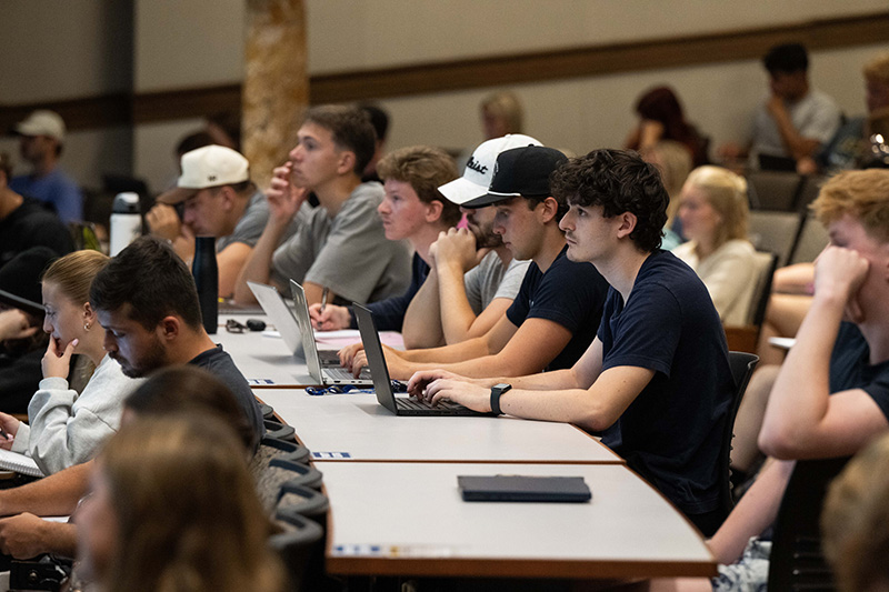 UI students sit in a business course.