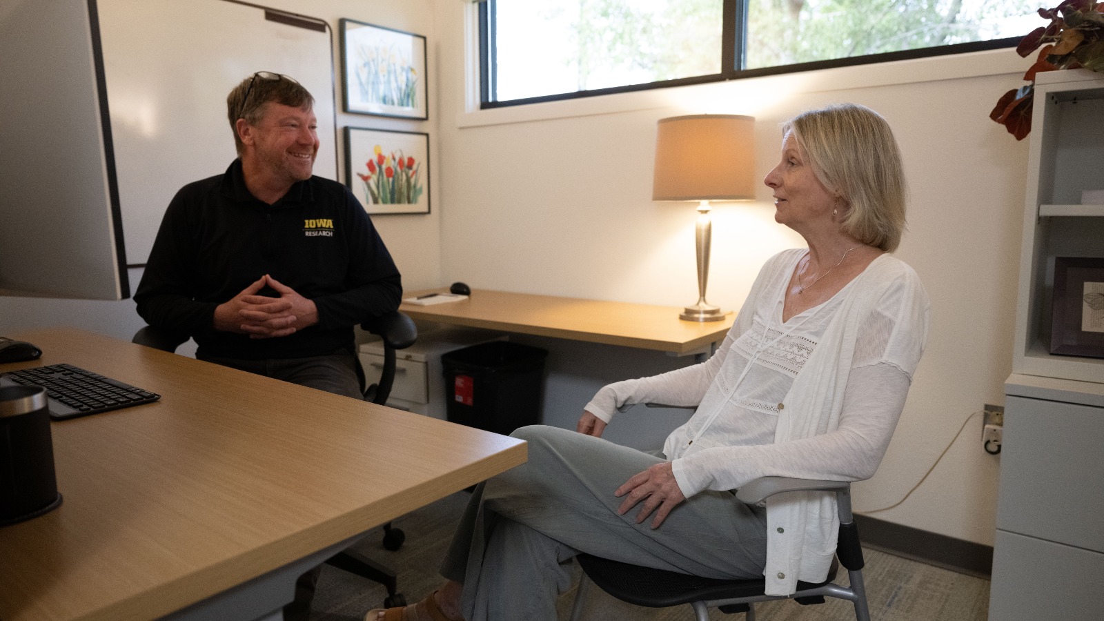 Two people have a conversation in the Center for Social Science Innovation