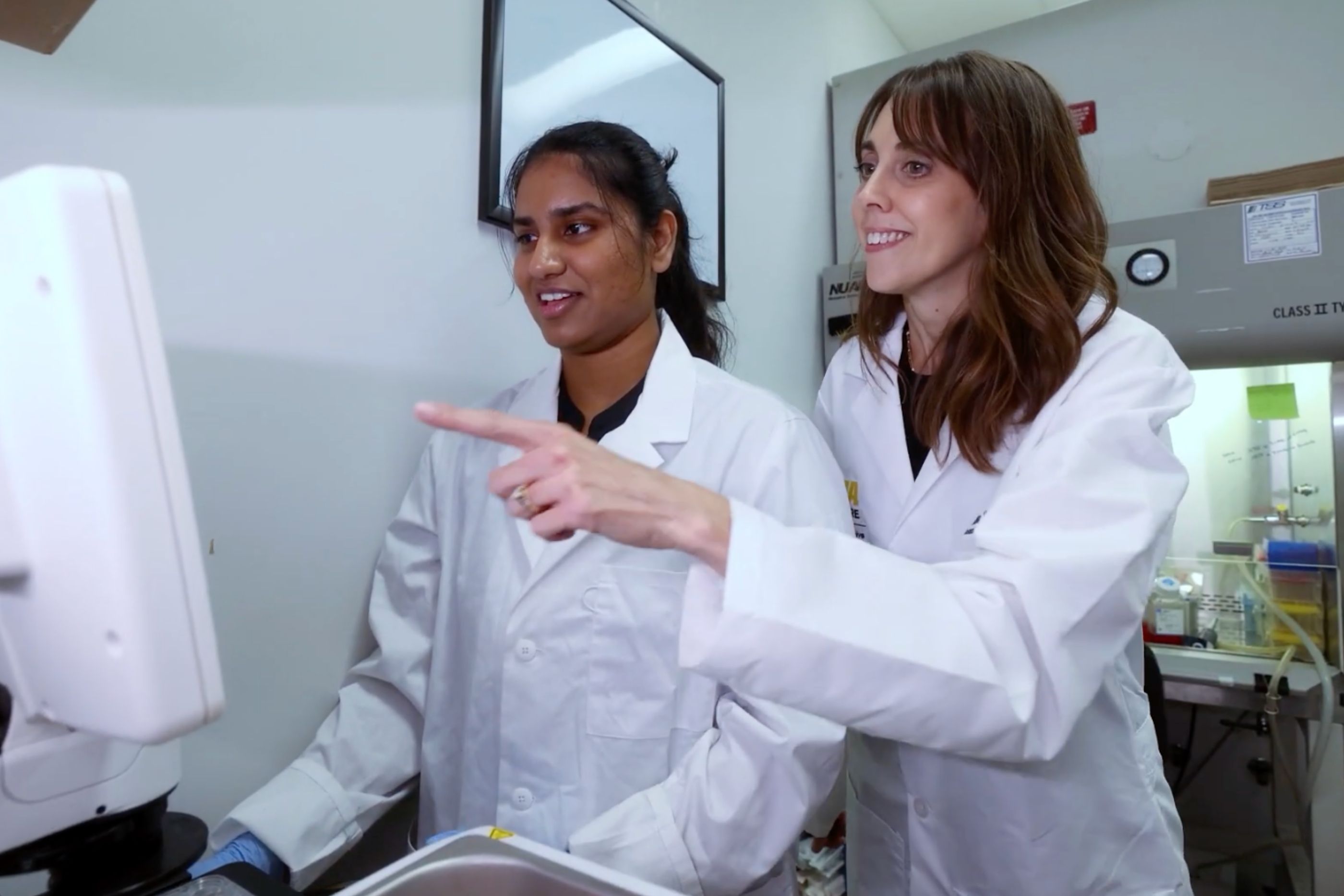 student works in ovarian cancer lab