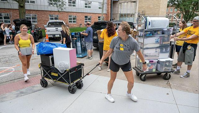 Students and their families moving into the residence halls in 2024