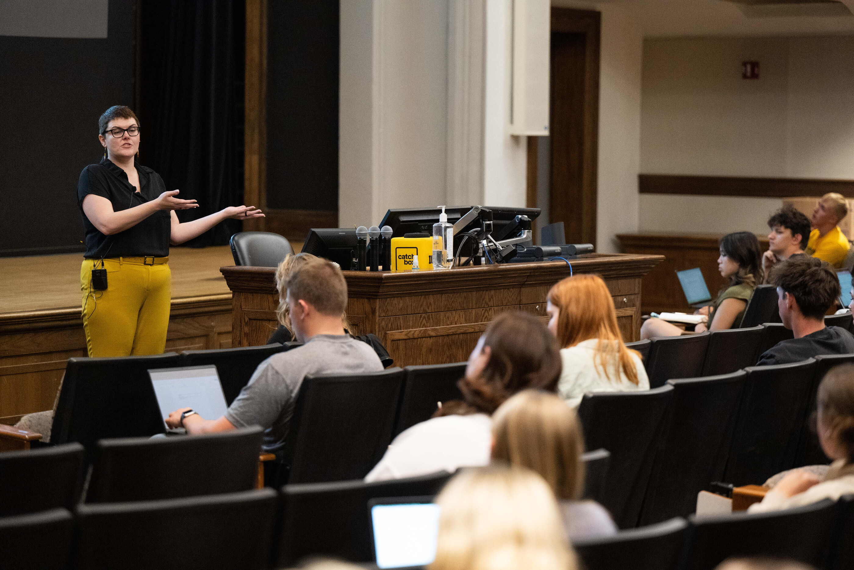 Kristina Gavin Bigsby teaching a course